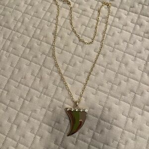 Jane win pendant and chain